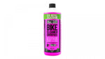 Muc-Off Nano Gel Bike Cleaner MC-rengöring 1 Liter med rosa flaska och miljövänlig design för effektiv rengöring av motorcyklar och cyklar.